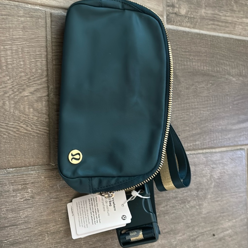 NWT Lululemon Everywhere belt bag Green & Gold